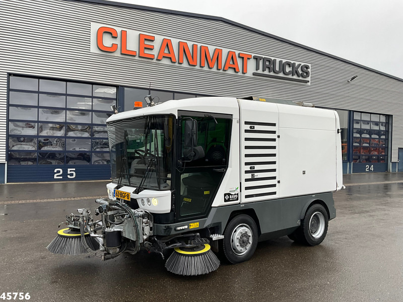 Ravo 580 with 3-rd brush - Xe quét đường: hình 3 Ravo 580 with 3-rd brush - Xe quét đường: hình 3