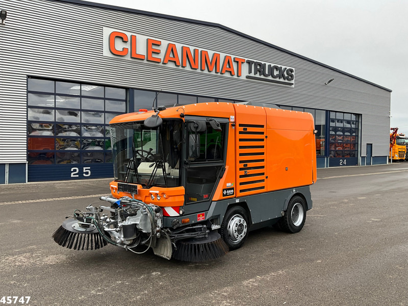 Ravo 580 with 3-rd brush - Xe quét đường: hình 3 Ravo 580 with 3-rd brush - Xe quét đường: hình 3