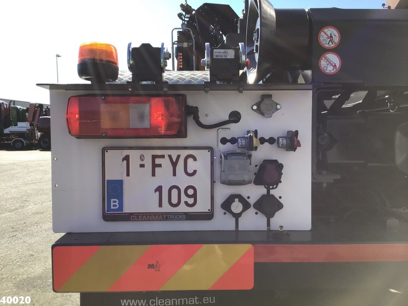 Xe tải nâng móc, Xe cẩu tự hành Volvo FM 420 8x2 HMF 28 ton/meter laadkraan Welvaarts weighing system: hình 9