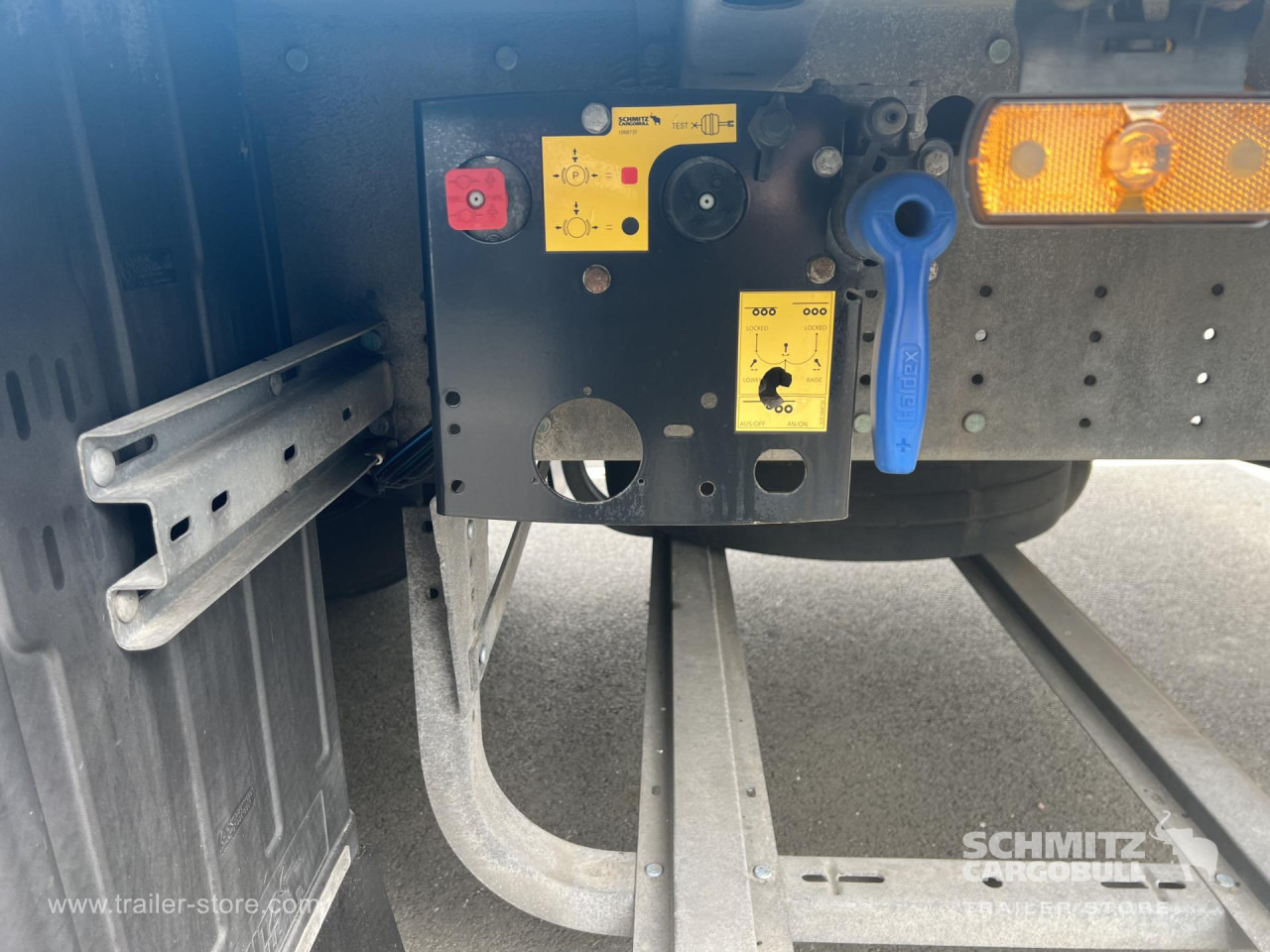 SCHMITZ Curtainsider Standard - Sơ mi rơ moóc mui bạt: hình 3 SCHMITZ Curtainsider Standard - Sơ mi rơ moóc mui bạt: hình 3