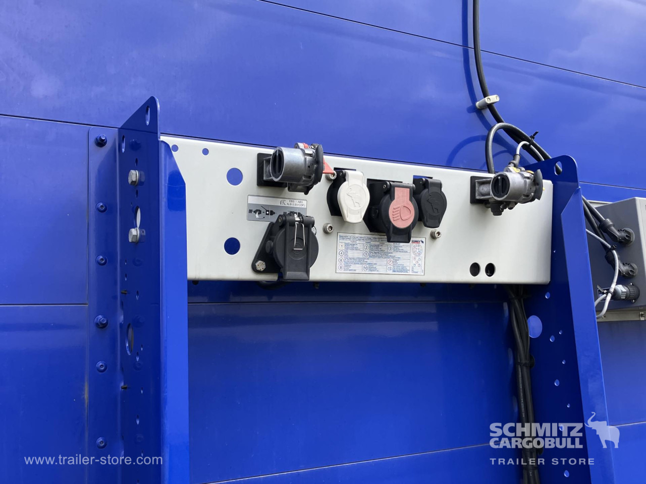 SCHMITZ Auflieger Curtainsider Standard - Sơ mi rơ moóc mui bạt: hình 2 SCHMITZ Auflieger Curtainsider Standard - Sơ mi rơ moóc mui bạt: hình 2