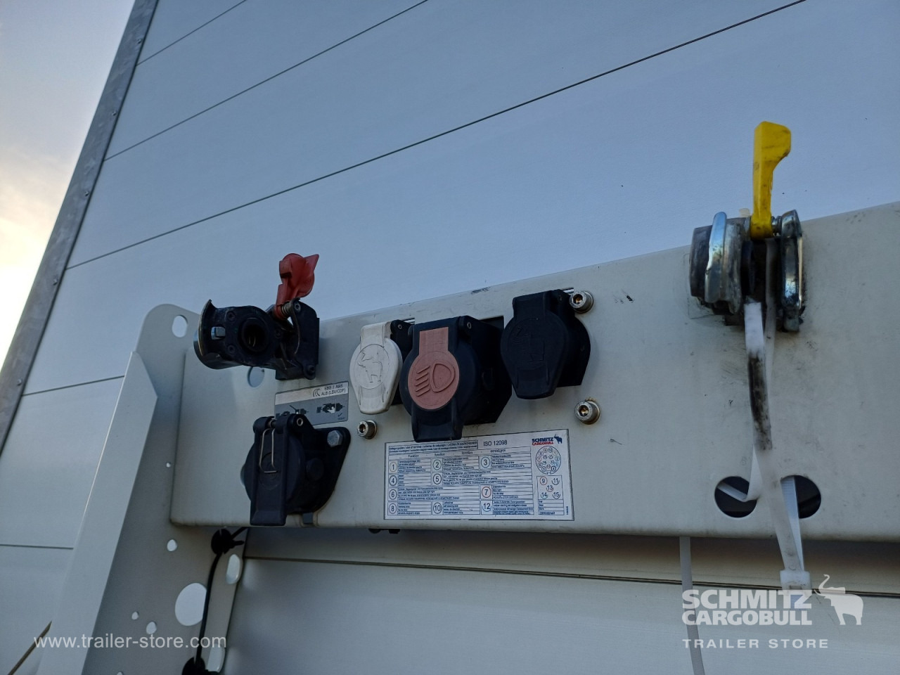 SCHMITZ Auflieger Curtainsider Standard - Sơ mi rơ moóc mui bạt: hình 2 SCHMITZ Auflieger Curtainsider Standard - Sơ mi rơ moóc mui bạt: hình 2