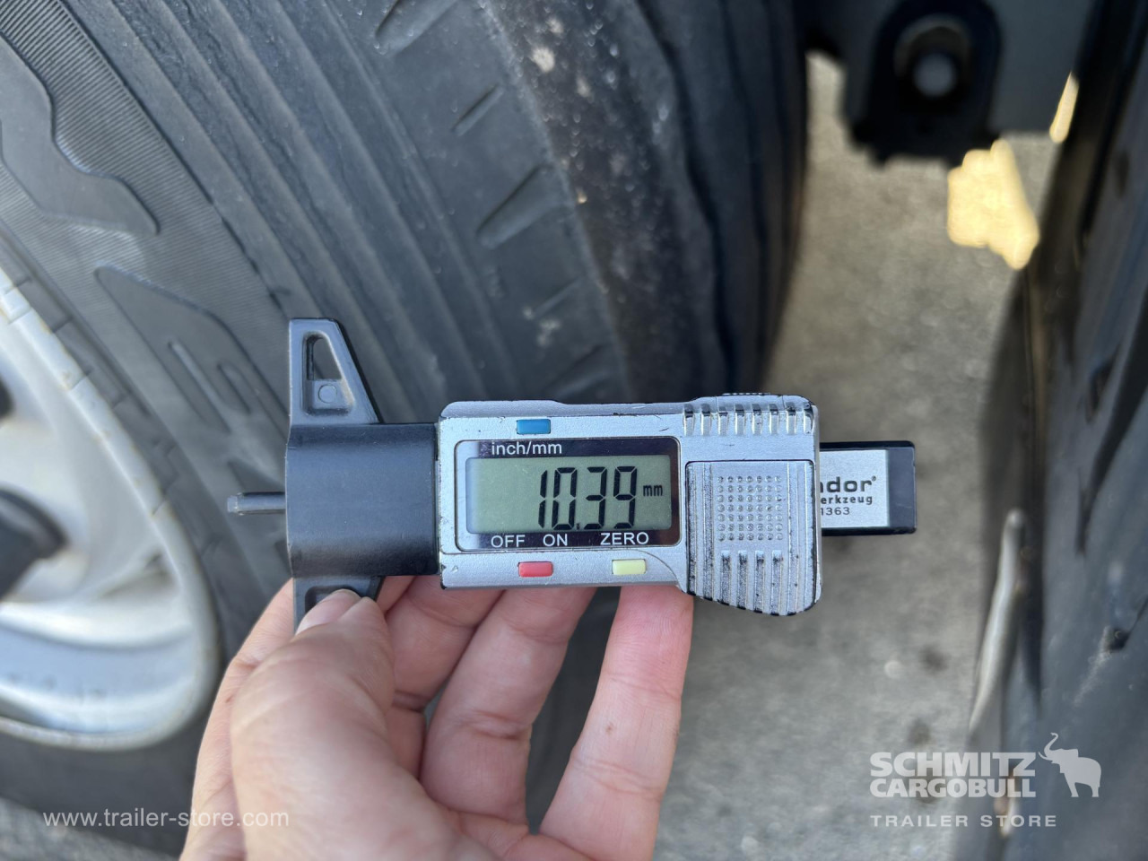 SCHMITZ Curtainsider Standard - Sơ mi rơ moóc mui bạt: hình 4 SCHMITZ Curtainsider Standard - Sơ mi rơ moóc mui bạt: hình 4