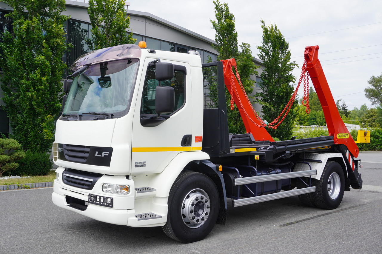 DAF LF 55.220 Skip loader GUIMA PALFINGER M14T - Xe tải chở thùng nhỏ: hình 1 DAF LF 55.220 Skip loader GUIMA PALFINGER M14T - Xe tải chở thùng nhỏ: hình 1