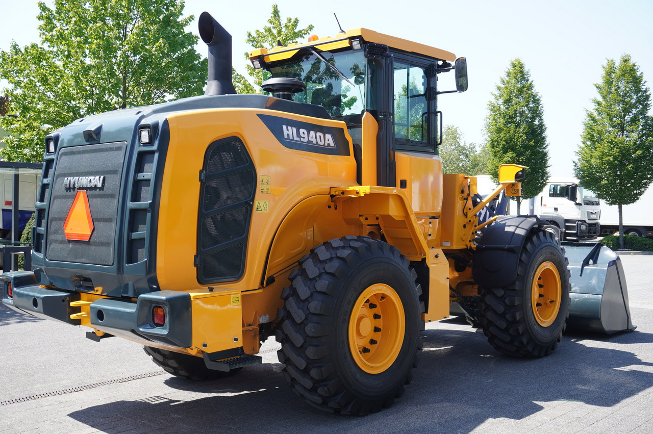 Máy xúc lật bánh lốp HYUNDAI HL940A articulated loader / year 2021 / weight 13.5t year of production 2021: hình 7