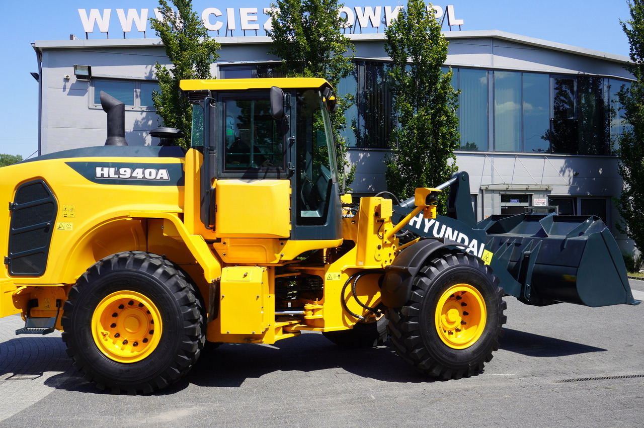 Máy xúc lật bánh lốp HYUNDAI HL940A articulated loader / year 2021 / weight 13.5t year of production 2021: hình 23
