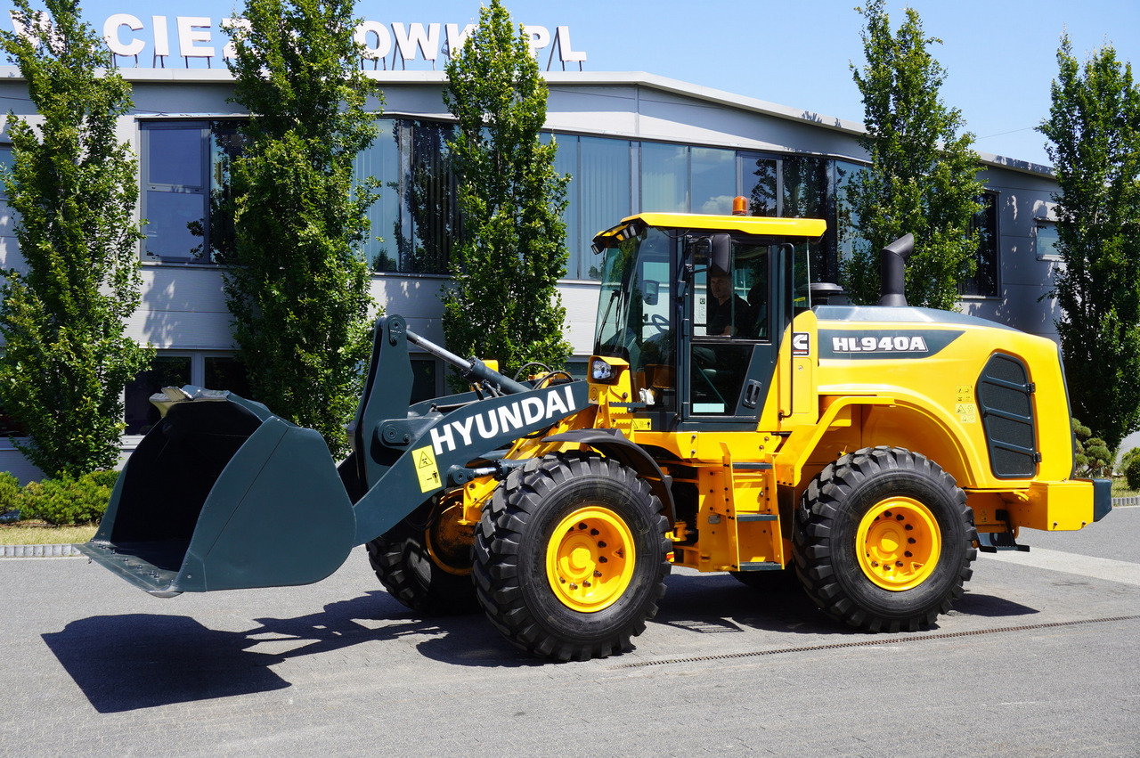 Máy xúc lật bánh lốp HYUNDAI HL940A articulated loader / year 2021 / weight 13.5t year of production 2021: hình 20