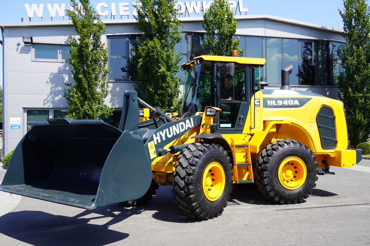 Máy xúc lật bánh lốp HYUNDAI HL940A articulated loader / year 2021 / weight 13.5t year of production 2021: hình 21