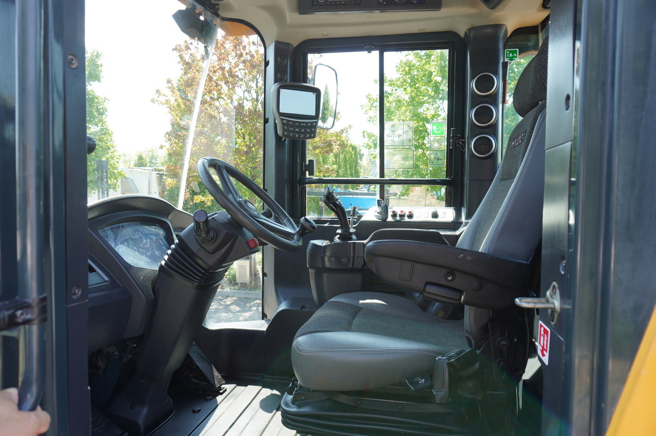 Máy xúc lật bánh lốp HYUNDAI HL940A articulated loader / year 2021 / weight 13.5t year of production 2021: hình 10