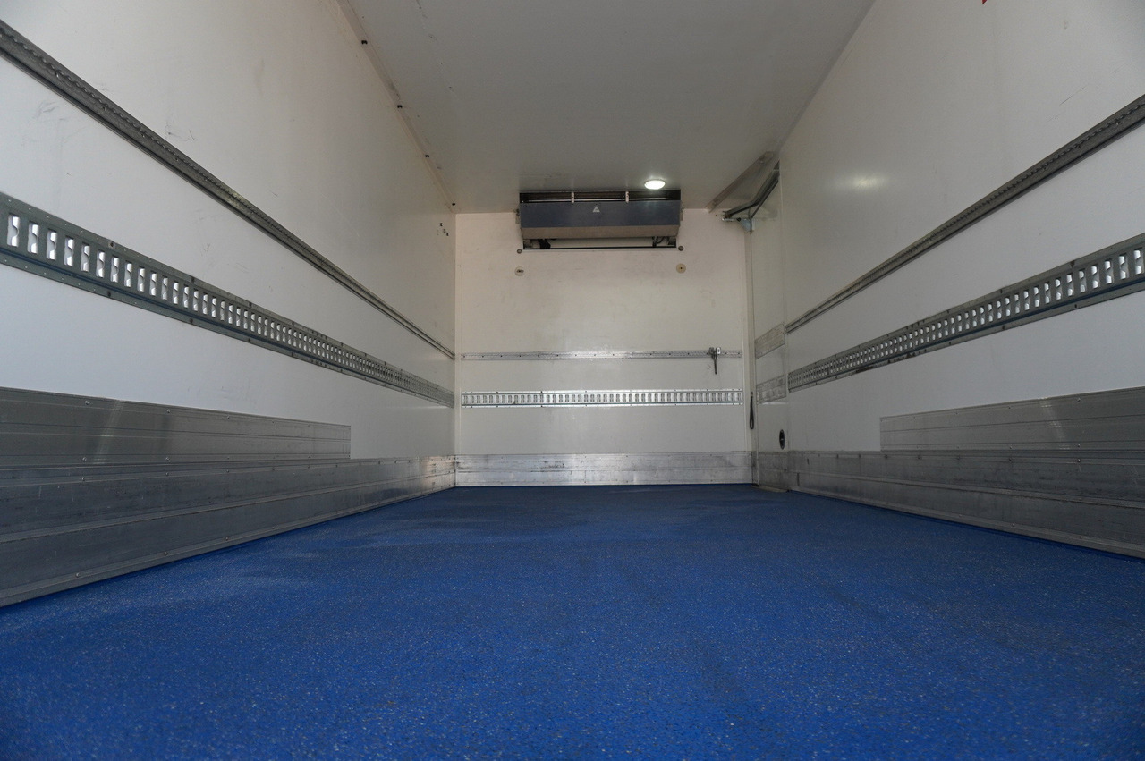 IVECO Eurocargo 100-190 4x2 E6 / Refrigerator / Dhollandia 1.5 T - Xe tải đông lạnh: hình 5 IVECO Eurocargo 100-190 4x2 E6 / Refrigerator / Dhollandia 1.5 T - Xe tải đông lạnh: hình 5