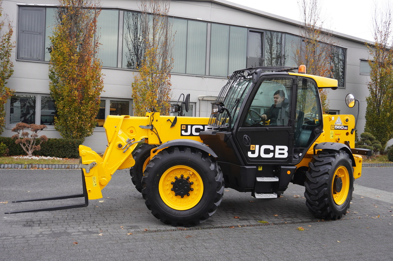 JCB 560-80 / 6 ton lifting capacity / power 146 HP - Máy xúc lật bánh lốp kính thiên văn: hình 4 JCB 560-80 / 6 ton lifting capacity / power 146 HP - Máy xúc lật bánh lốp kính thiên văn: hình 4