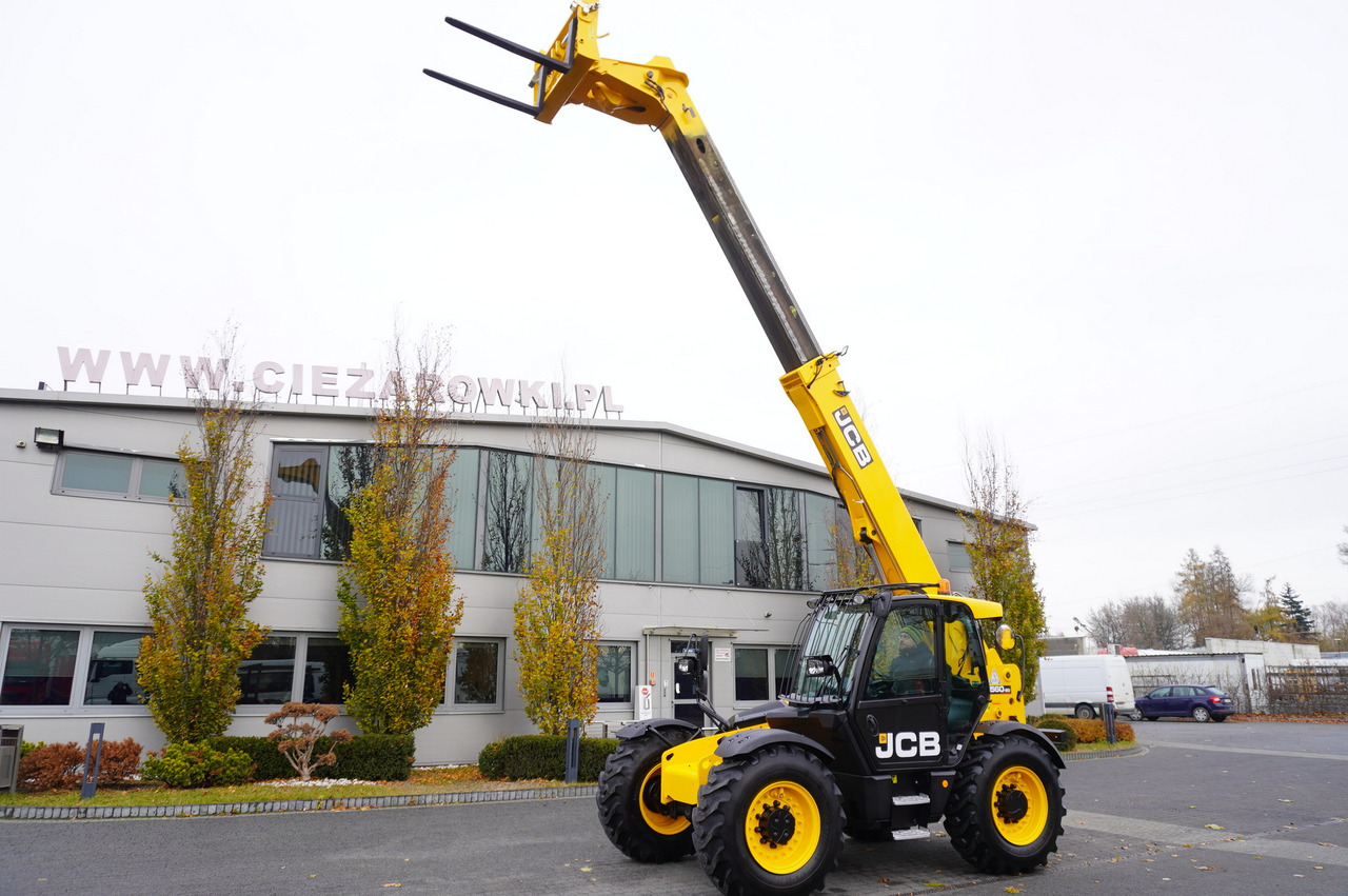 JCB 560-80 / 6 ton lifting capacity / power 146 HP - Máy xúc lật bánh lốp kính thiên văn: hình 2 JCB 560-80 / 6 ton lifting capacity / power 146 HP - Máy xúc lật bánh lốp kính thiên văn: hình 2