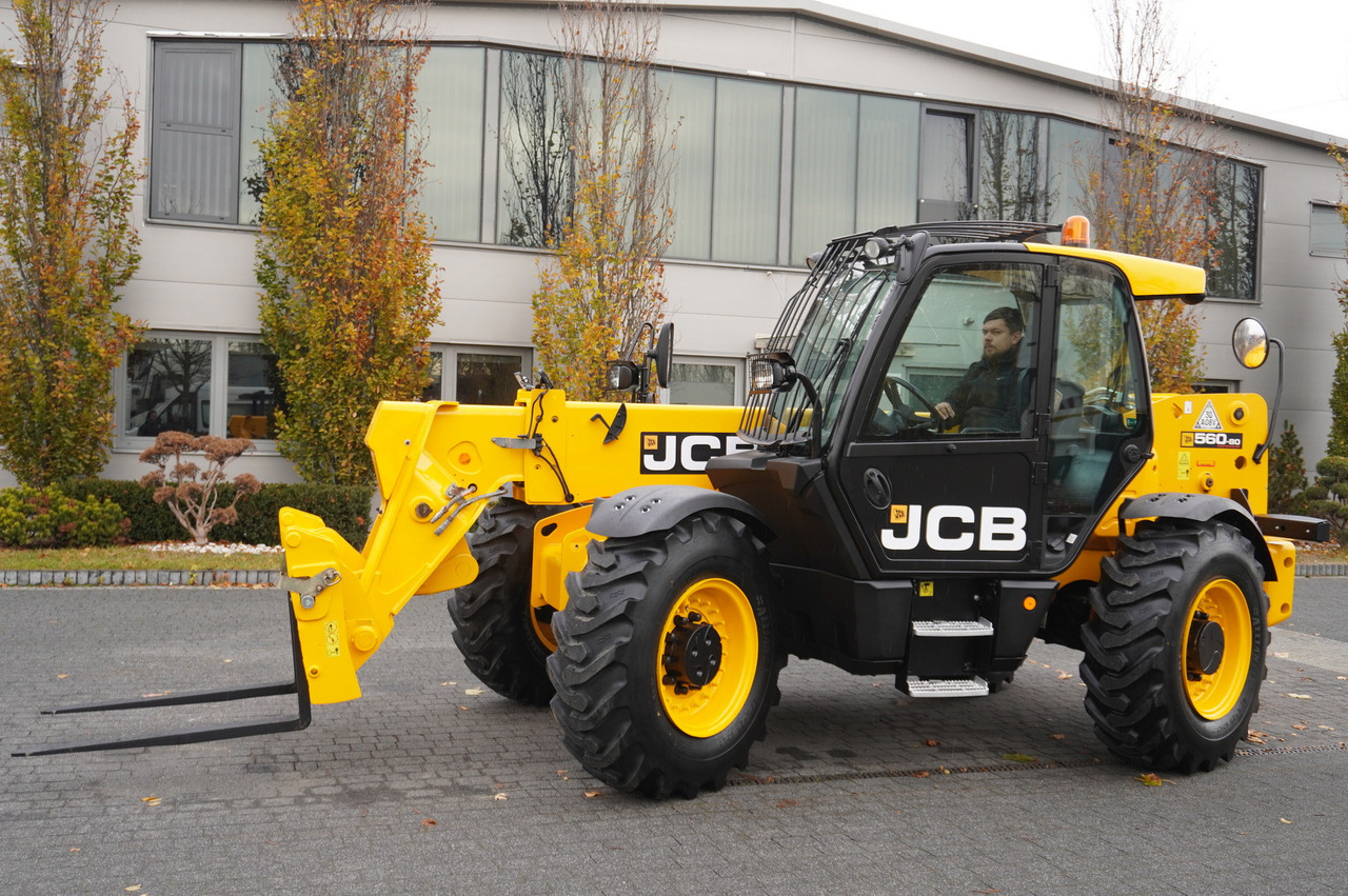 JCB 560-80 / 6 ton lifting capacity / power 146 HP - Máy xúc lật bánh lốp kính thiên văn: hình 5 JCB 560-80 / 6 ton lifting capacity / power 146 HP - Máy xúc lật bánh lốp kính thiên văn: hình 5