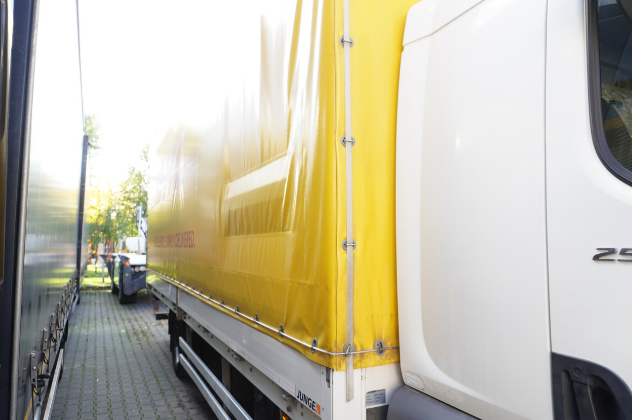 JUNGE Body Tarpaulin JUNGE / 18 Europallets / 2015 - Rèm bên hoán đổi thân: hình 4 JUNGE Body Tarpaulin JUNGE / 18 Europallets / 2015 - Rèm bên hoán đổi thân: hình 4