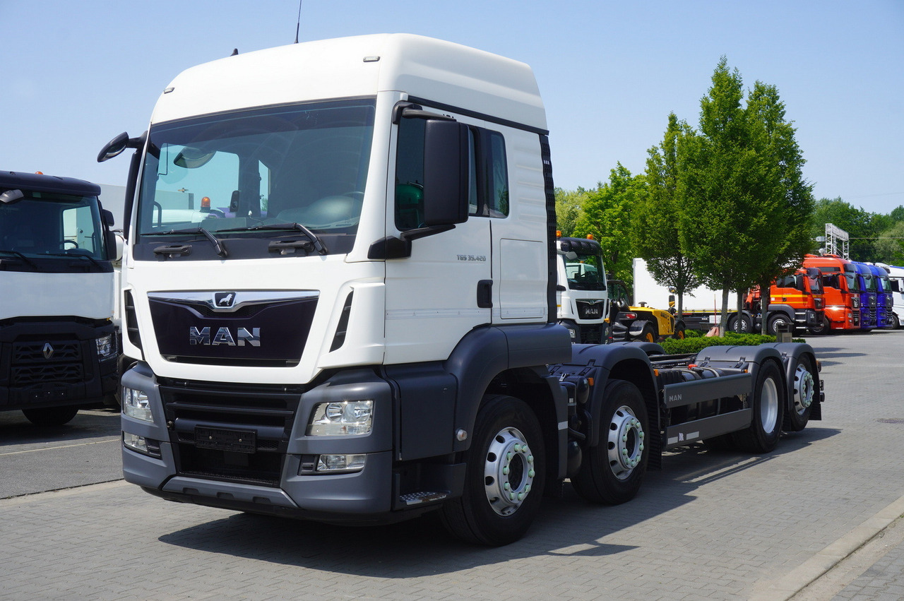 MAN TGS 35.420 8×2 / Chassis 6.4 m / 3 steered axles - Xe cẩu tự hành: hình 2 MAN TGS 35.420 8×2 / Chassis 6.4 m / 3 steered axles - Xe cẩu tự hành: hình 2