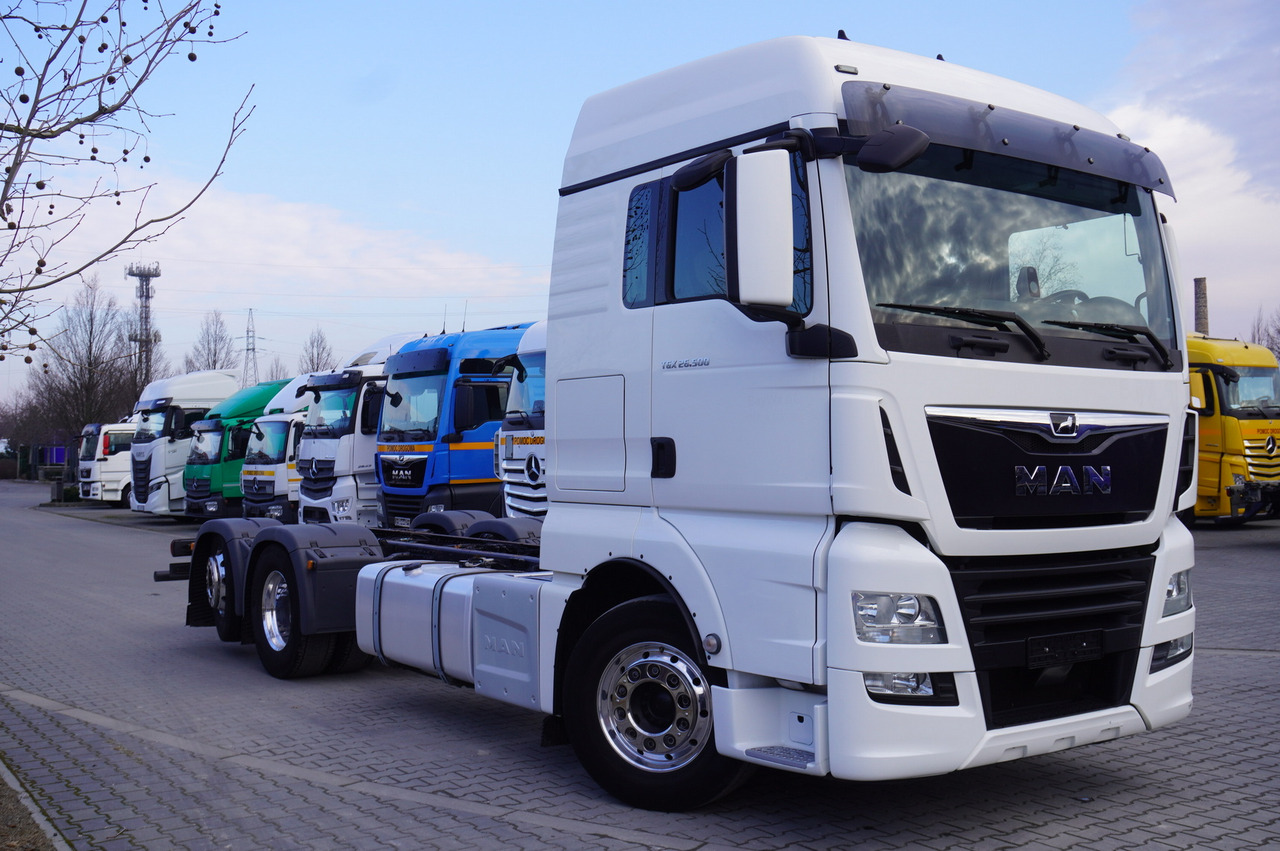 Xe tải khung gầm MAN TGX 26,500 / 500 HP / steering 3rd axle / 20 t cap. / Chassis 6.5 m: hình 8
