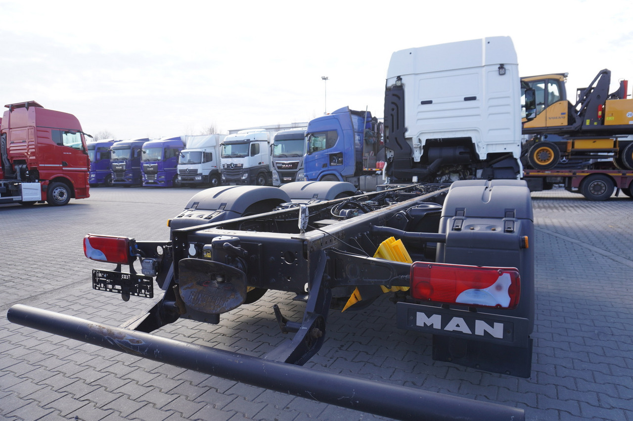 Xe tải khung gầm MAN TGX 26,500 / 500 HP / steering 3rd axle / 20 t cap. / Chassis 6.5 m: hình 12