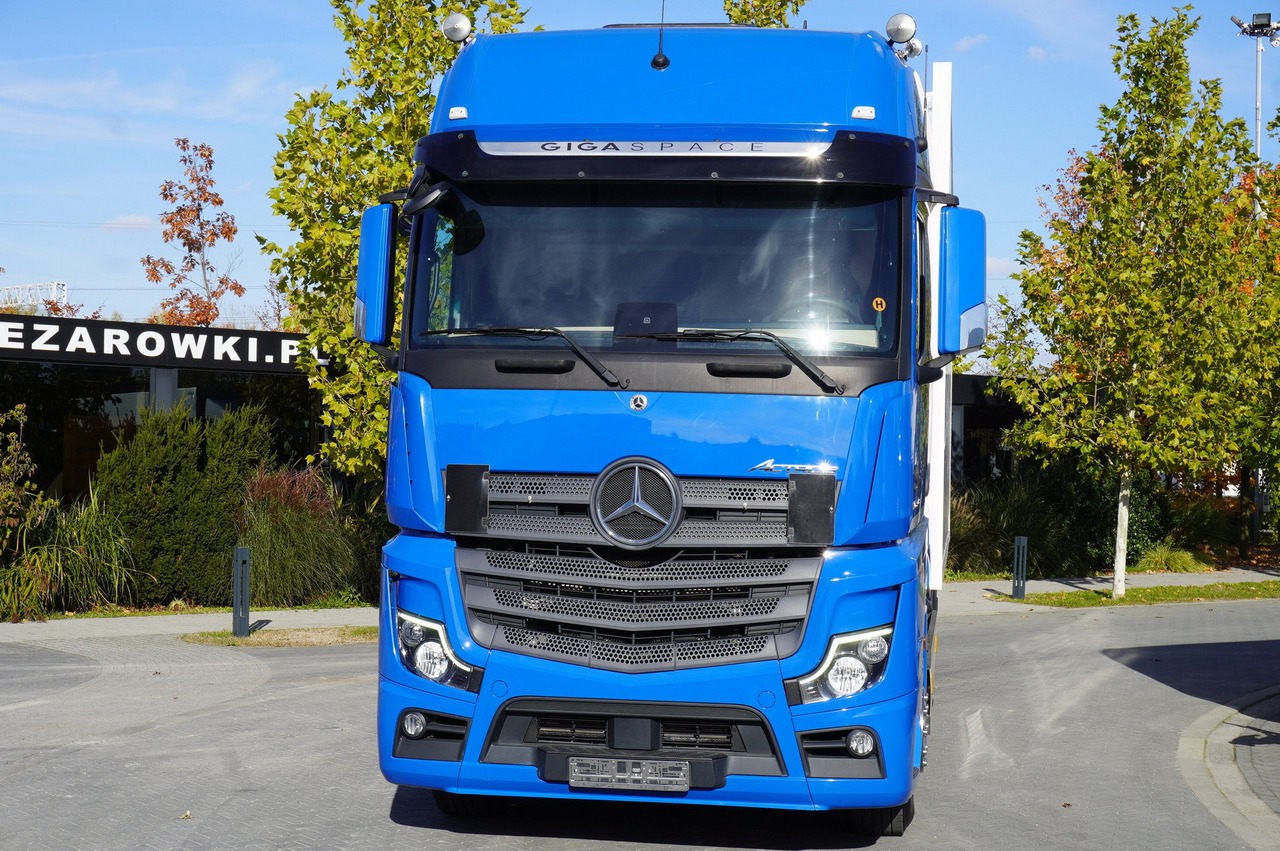 MERCEDES-BENZ Actros 2548 E6 / GIGA / Cab Lounge chair / Lamberet Refrigerator / Carrier Supra 950 - Xe tải đông lạnh: hình 5 MERCEDES-BENZ Actros 2548 E6 / GIGA / Cab Lounge chair / Lamberet Refrigerator / Carrier Supra 950 - Xe tải đông lạnh: hình 5