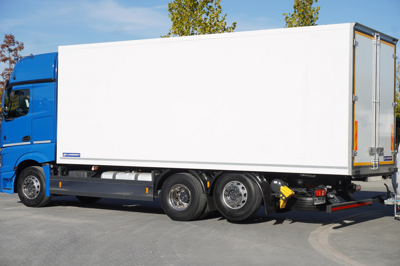 MERCEDES-BENZ Actros 2548 E6 / GIGA / Cab Lounge chair / Lamberet Refrigerator / Carrier Supra 950 - Xe tải đông lạnh: hình 4 MERCEDES-BENZ Actros 2548 E6 / GIGA / Cab Lounge chair / Lamberet Refrigerator / Carrier Supra 950 - Xe tải đông lạnh: hình 4