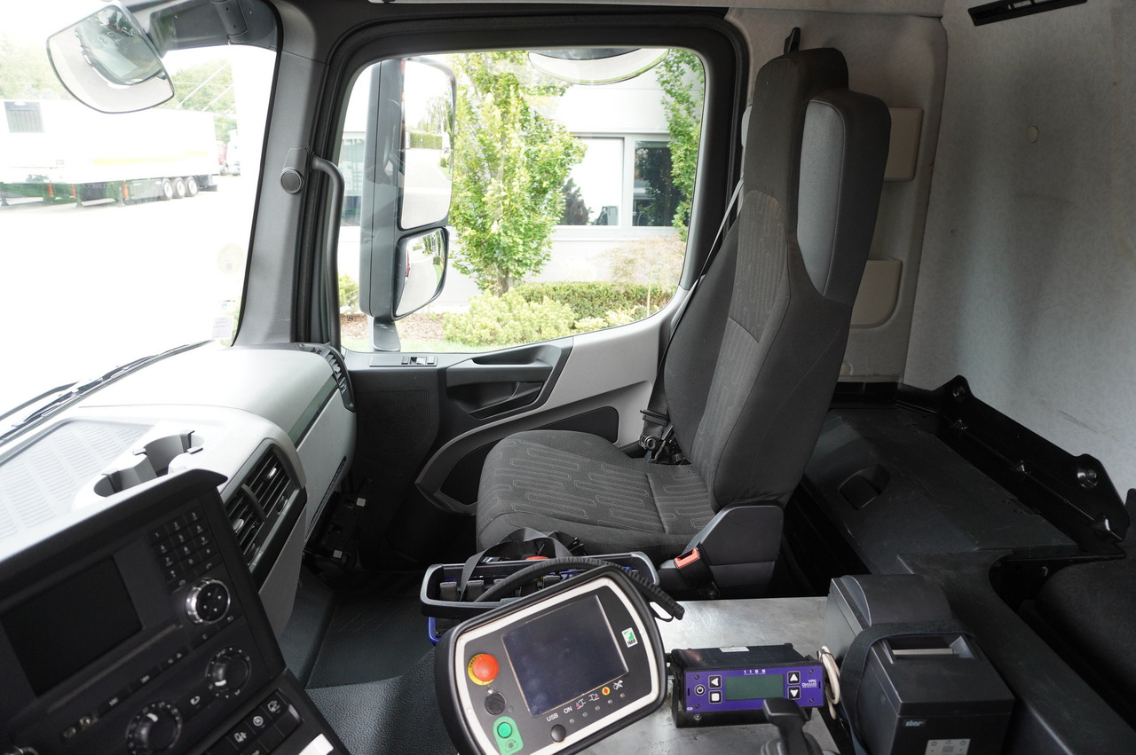 Xe cẩu tự hành để vận chuyển rác MERCEDES-BENZ Antos 3240 8x2 / Tajfun 5T crane / Farid Industries garbage truck/ 3 steered axles: hình 17 Xe cẩu tự hành để vận chuyển rác MERCEDES-BENZ Antos 3240 8x2 / Tajfun 5T crane / Farid Industries garbage truck/ 3 steered axles: hình 17