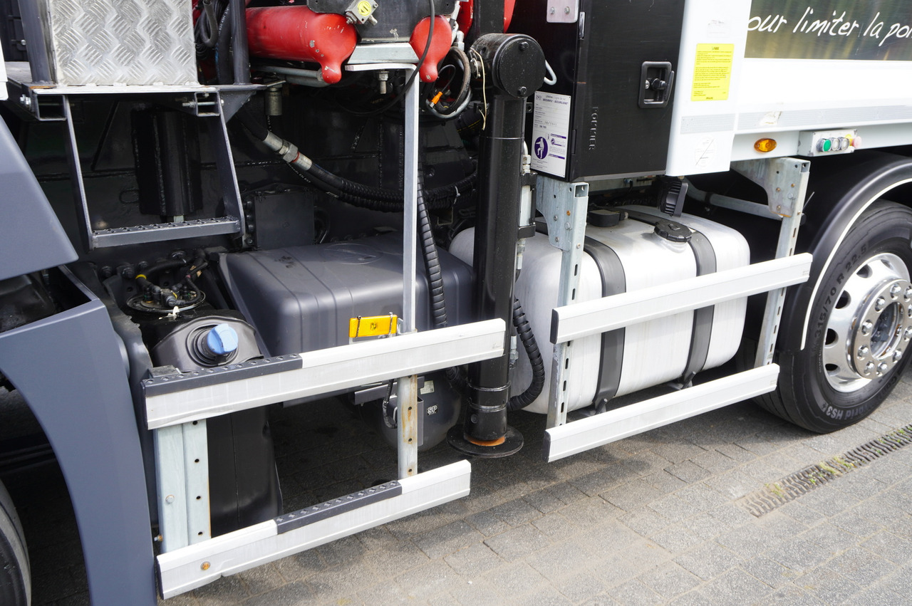 Xe cẩu tự hành để vận chuyển rác MERCEDES-BENZ Antos 3240 8x2 / Tajfun 5T crane / Farid Industries garbage truck/ 3 steered axles: hình 10 Xe cẩu tự hành để vận chuyển rác MERCEDES-BENZ Antos 3240 8x2 / Tajfun 5T crane / Farid Industries garbage truck/ 3 steered axles: hình 10