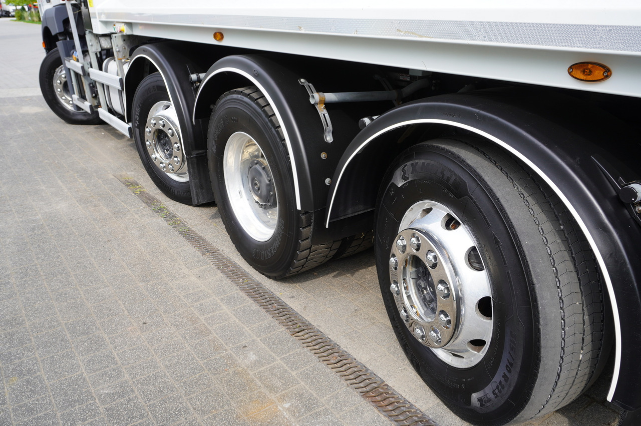 Xe cẩu tự hành để vận chuyển rác MERCEDES-BENZ Antos 3240 8x2 / Tajfun 5T crane / Farid Industries garbage truck/ 3 steered axles: hình 27 Xe cẩu tự hành để vận chuyển rác MERCEDES-BENZ Antos 3240 8x2 / Tajfun 5T crane / Farid Industries garbage truck/ 3 steered axles: hình 27