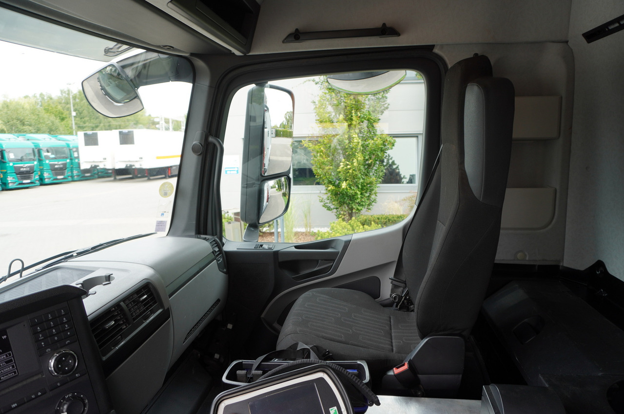 Xe cẩu tự hành để vận chuyển rác MERCEDES-BENZ Antos 3240 8x2 / Tajfun 5T crane / Farid Industries garbage truck/ 3 steered axles: hình 19 Xe cẩu tự hành để vận chuyển rác MERCEDES-BENZ Antos 3240 8x2 / Tajfun 5T crane / Farid Industries garbage truck/ 3 steered axles: hình 19