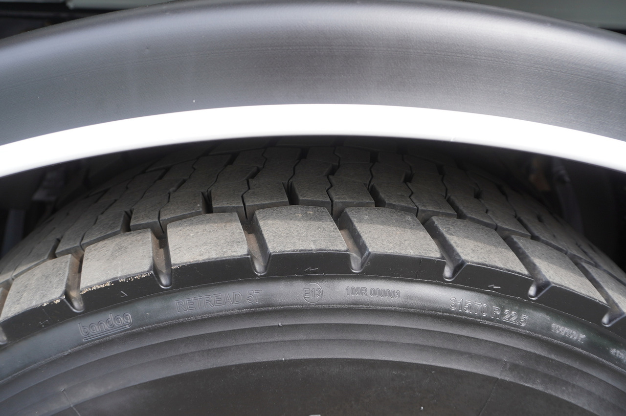 Xe cẩu tự hành để vận chuyển rác MERCEDES-BENZ Antos 3240 8x2 / Tajfun 5T crane / Farid Industries garbage truck/ 3 steered axles: hình 29 Xe cẩu tự hành để vận chuyển rác MERCEDES-BENZ Antos 3240 8x2 / Tajfun 5T crane / Farid Industries garbage truck/ 3 steered axles: hình 29