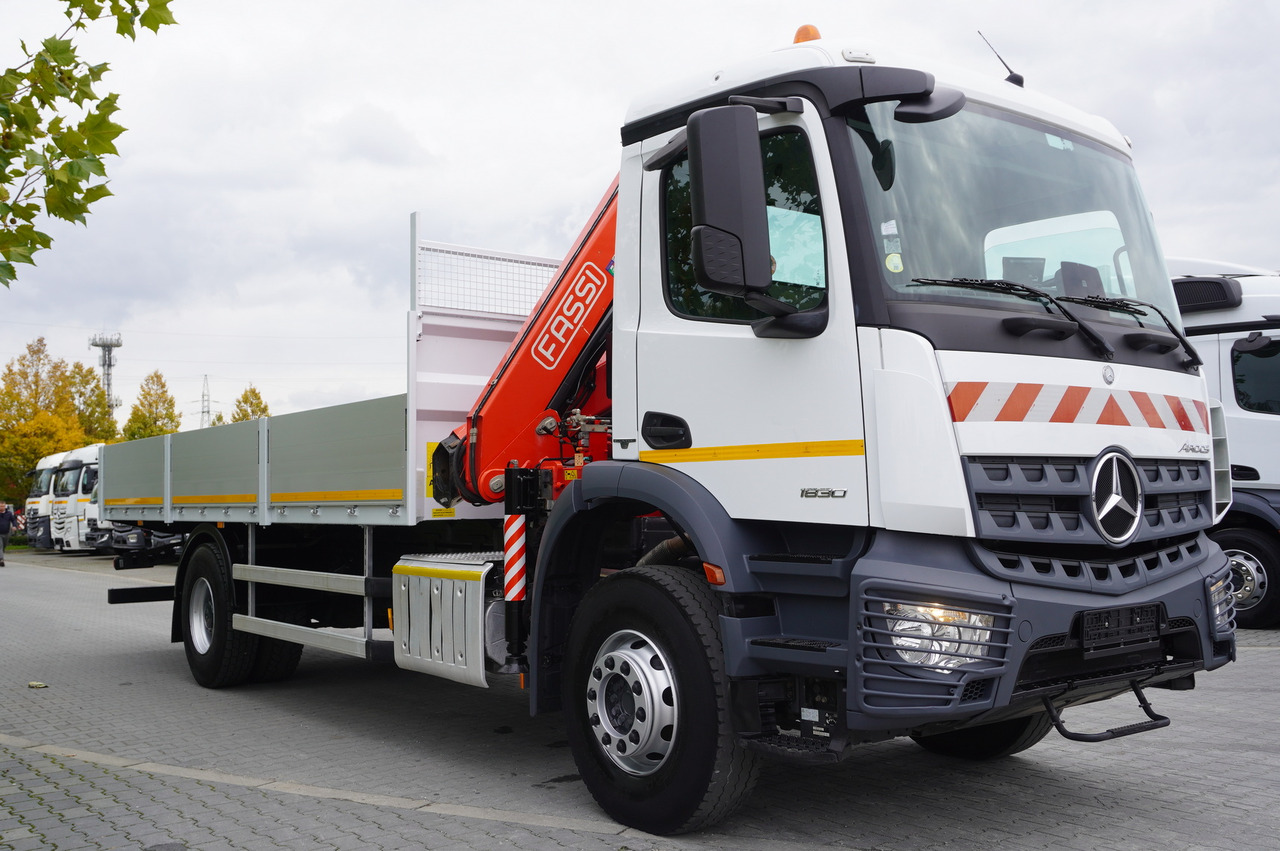 MERCEDES-BENZ Arocs 1830 / Flatbed 16 EPAL / HDS Fassi 155 / Reach 8 m / Load capacity 6160 kg - Xe tải thùng lửng/ Phẳng, Xe cẩu tự hành: hình 2 MERCEDES-BENZ Arocs 1830 / Flatbed 16 EPAL / HDS Fassi 155 / Reach 8 m / Load capacity 6160 kg - Xe tải thùng lửng/ Phẳng, Xe cẩu tự hành: hình 2