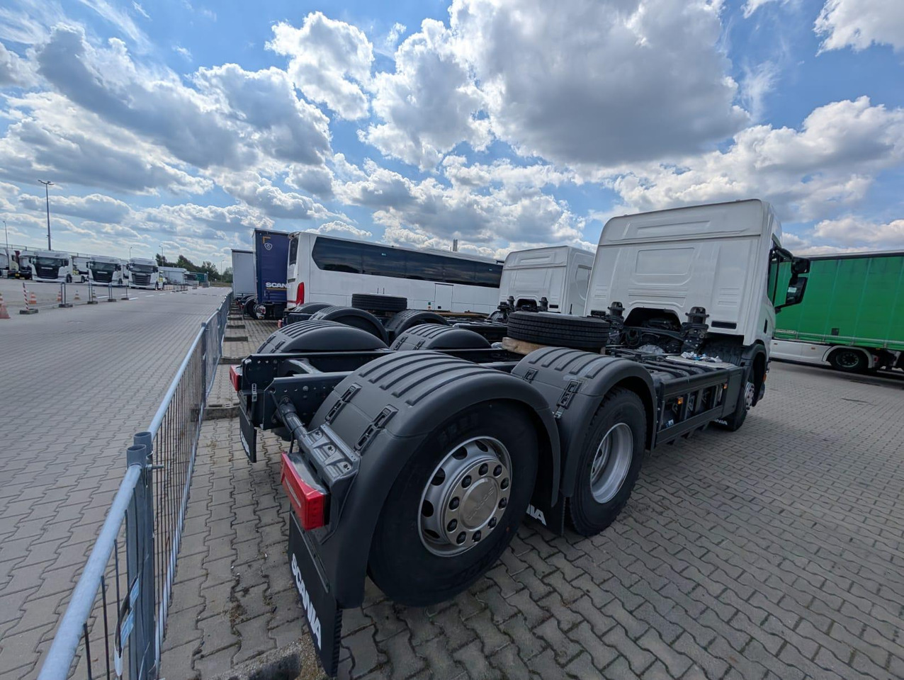 SCANIA P 340 B6x2*4NA / chassis frame / steering axle / CNG / large cab / 8 units - Xe tải khung gầm: hình 4 SCANIA P 340 B6x2*4NA / chassis frame / steering axle / CNG / large cab / 8 units - Xe tải khung gầm: hình 4