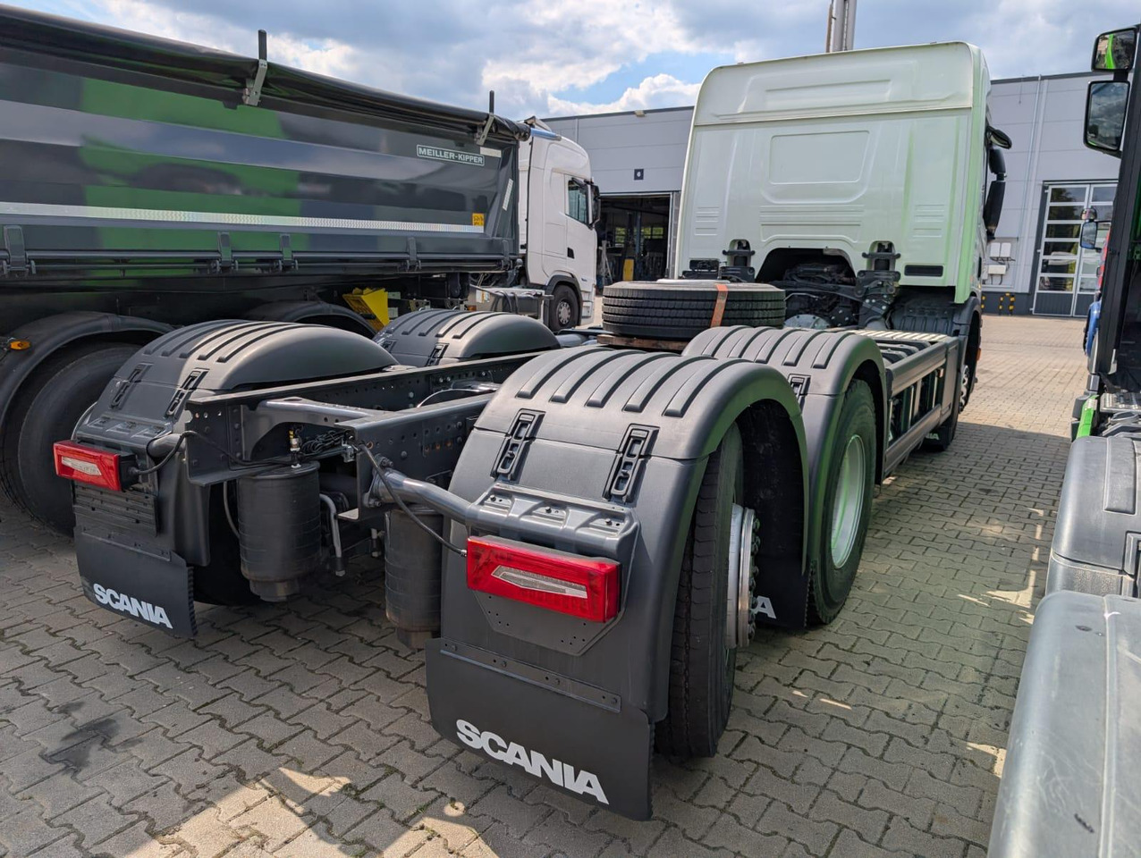 SCANIA P 340 B6x2*4NA / chassis frame / steering axle / CNG / large cab / 8 units - Xe tải khung gầm: hình 3 SCANIA P 340 B6x2*4NA / chassis frame / steering axle / CNG / large cab / 8 units - Xe tải khung gầm: hình 3