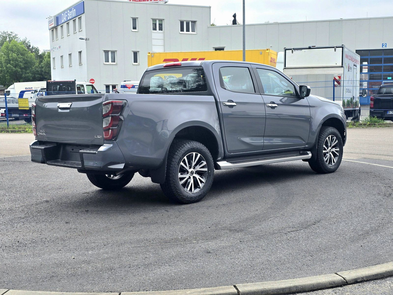 Isuzu D-Max 25er LSE mit Ladeflächenausspritzung - SUV: hình 3 Isuzu D-Max 25er LSE mit Ladeflächenausspritzung - SUV: hình 3