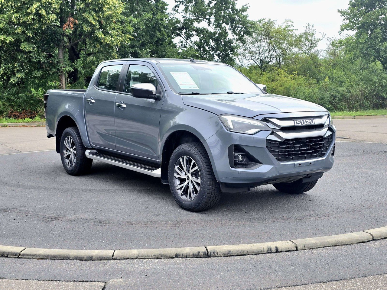 Isuzu D-Max 25er LSE mit Ladeflächenausspritzung - SUV: hình 2 Isuzu D-Max 25er LSE mit Ladeflächenausspritzung - SUV: hình 2