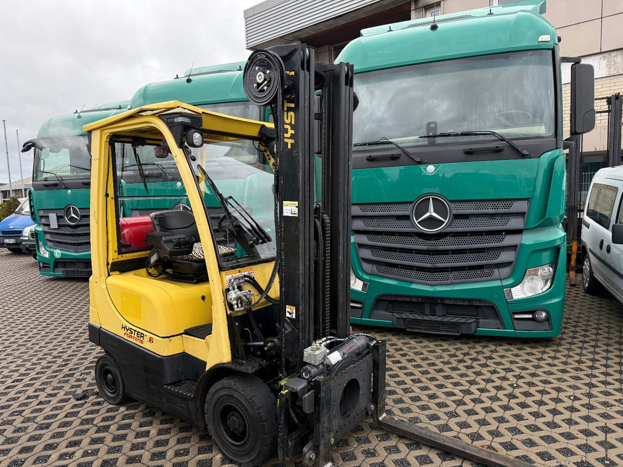 Hyster H1,6 FT drehbare Klammergabel Hyster H1,6 FT drehbare Klammergabel - Xe nâng gas: hình 1 Hyster H1,6 FT drehbare Klammergabel Hyster H1,6 FT drehbare Klammergabel - Xe nâng gas: hình 1