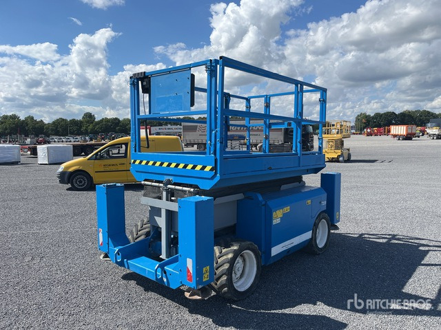 2011 Genie GS3268RT 4x4 Scissor Lift - Máy nâng người hình kéo: hình 4 2011 Genie GS3268RT 4x4 Scissor Lift - Máy nâng người hình kéo: hình 4