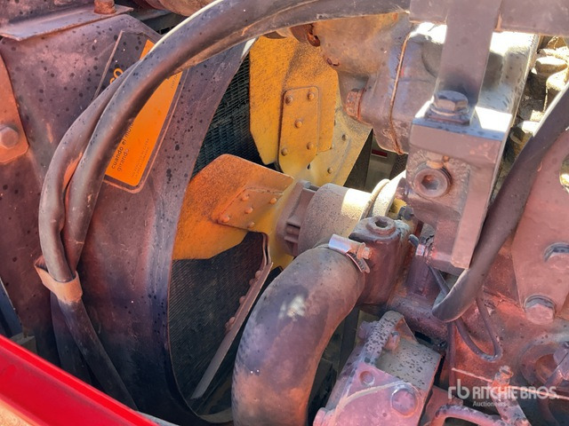 1997 Massey Ferguson 374S 2WD Tractor - Máy cày: hình 5 1997 Massey Ferguson 374S 2WD Tractor - Máy cày: hình 5