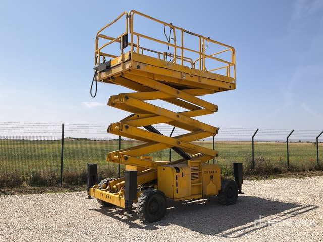 2004 Haulotte H15SX 4x4 Diesel Scissor Lift - Máy nâng người hình kéo: hình 1 2004 Haulotte H15SX 4x4 Diesel Scissor Lift - Máy nâng người hình kéo: hình 1
