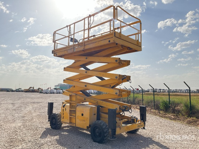 2004 Haulotte H18SX 4x4 Diesel Scissor Lift - Máy nâng người hình kéo: hình 4 2004 Haulotte H18SX 4x4 Diesel Scissor Lift - Máy nâng người hình kéo: hình 4