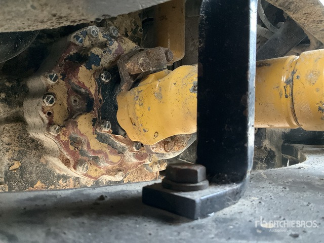 2004 Komatsu WA480-5 Wheel Loader - Máy xúc lật bánh lốp: hình 3 2004 Komatsu WA480-5 Wheel Loader - Máy xúc lật bánh lốp: hình 3