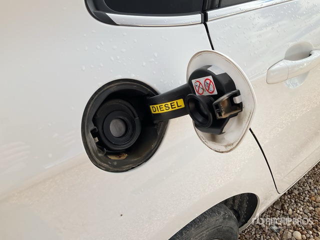 2015 Citroen C4 BlueHDI Automobile - Xe hơi: hình 5 2015 Citroen C4 BlueHDI Automobile - Xe hơi: hình 5