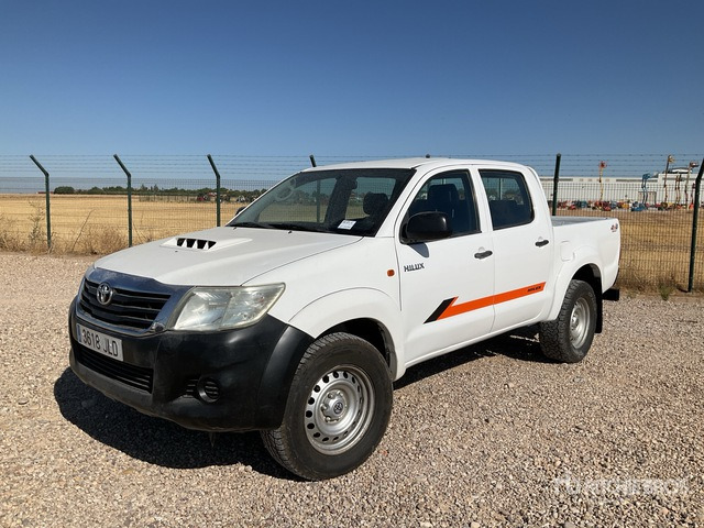 2015 Toyota Hilux 4x4 Crew Cab Pickup - Xe bán tải: hình 2 2015 Toyota Hilux 4x4 Crew Cab Pickup - Xe bán tải: hình 2