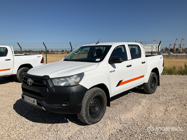 2020 Toyota Hilux 4x4 Crew Cab Pickup - Xe bán tải: hình 1 2020 Toyota Hilux 4x4 Crew Cab Pickup - Xe bán tải: hình 1