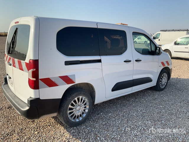 2020 Toyota Proace Passenger Van - Xe bus mini, Xe van chở khách: hình 3 2020 Toyota Proace Passenger Van - Xe bus mini, Xe van chở khách: hình 3