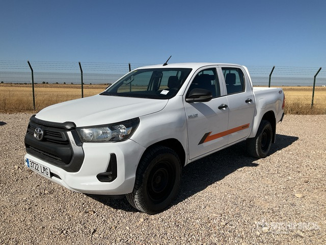 2021 Toyota Hilux 4x4 Crew Cab Pickup - Xe bán tải: hình 2 2021 Toyota Hilux 4x4 Crew Cab Pickup - Xe bán tải: hình 2