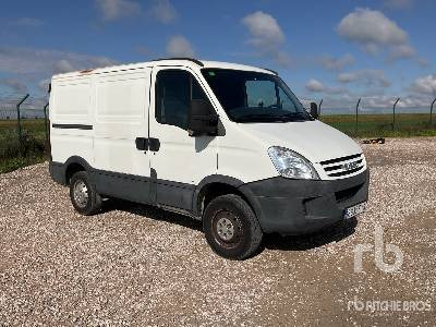 IVECO 35S10 4x2 - Xe tải hộp: hình 4 IVECO 35S10 4x2 - Xe tải hộp: hình 4