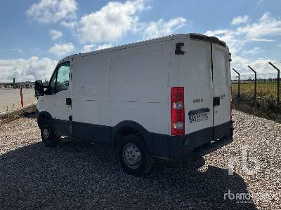 IVECO 35S10 4x2 - Xe tải hộp: hình 2 IVECO 35S10 4x2 - Xe tải hộp: hình 2