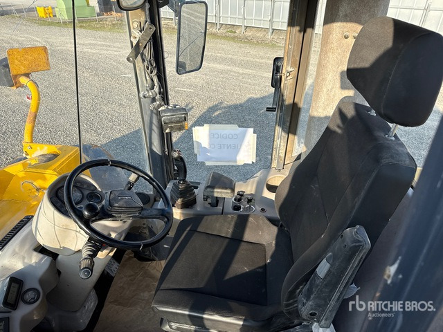 2000 Furukawa 355 Wheel Loader - Máy xúc lật bánh lốp: hình 5 2000 Furukawa 355 Wheel Loader - Máy xúc lật bánh lốp: hình 5