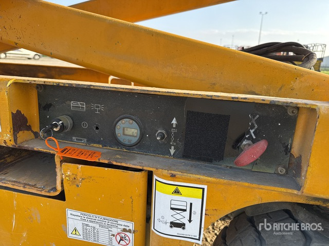 2007 Haulotte Compact 10N Electric Scissor Lift - Máy nâng người hình kéo: hình 5 2007 Haulotte Compact 10N Electric Scissor Lift - Máy nâng người hình kéo: hình 5