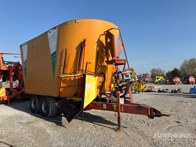 2011 California MC35 Feed Wagon - Xe trộn thức ăn gia súc: hình 2 2011 California MC35 Feed Wagon - Xe trộn thức ăn gia súc: hình 2
