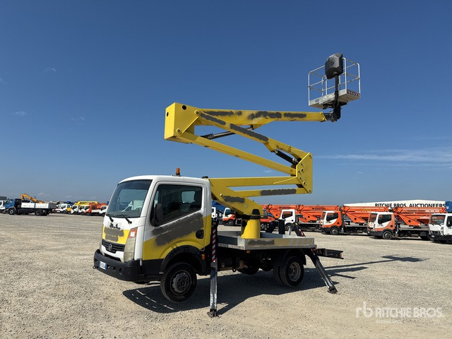 2011 Nissan Cabstar 2011 Socage DA320 20 m on Bucket Truck - Nền bục trên không gắn trên xe tải: hình 1 2011 Nissan Cabstar 2011 Socage DA320 20 m on Bucket Truck - Nền bục trên không gắn trên xe tải: hình 1